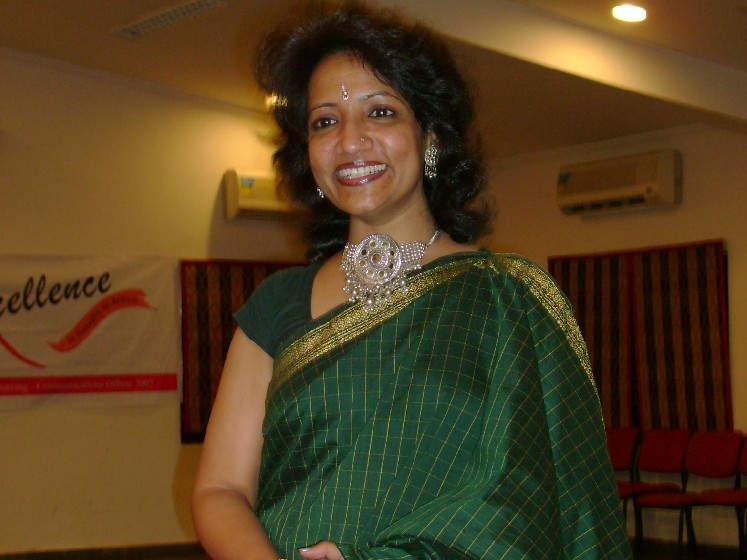 100sareepact | I started wearing the saree like every girl when I first  draped it for the x class farewell party
